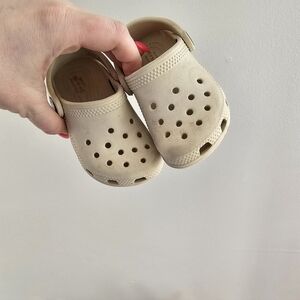 EUC 6c Crocs